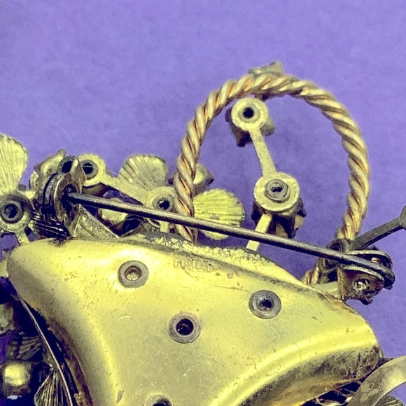 Vintage Triad Floral Basket Brooch and Earring Set - Picture 3 of 4